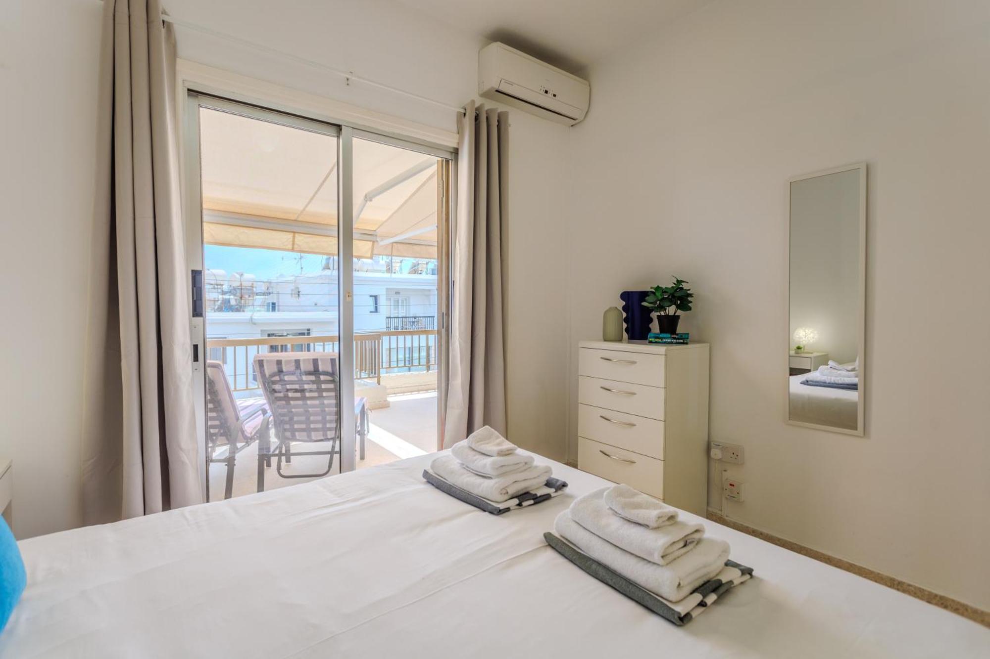 Margarita Gardens - Self Service Apartments Пафос Экстерьер фото